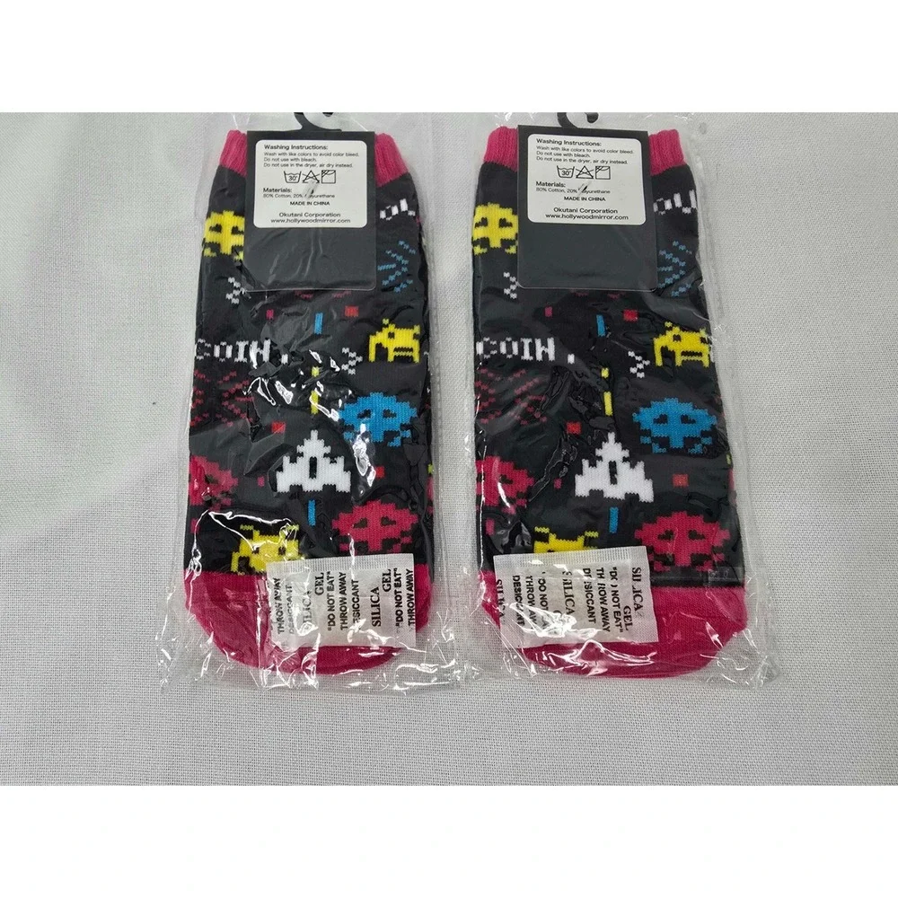 Hollywood Mirror Retro Arcade Game Ankle Socks Black Pink Pixel Art 2 Pairs NEW - Picture 2 of 3